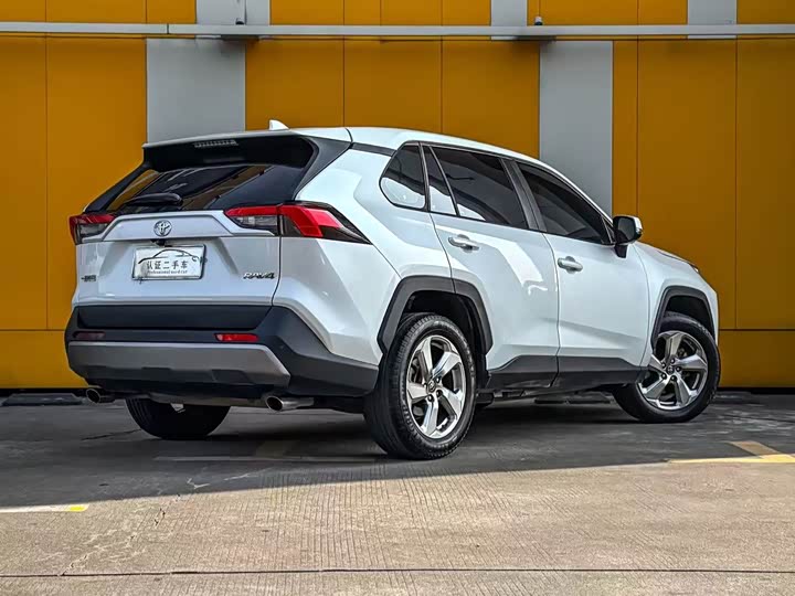 Фото 3 - Toyota RAV4