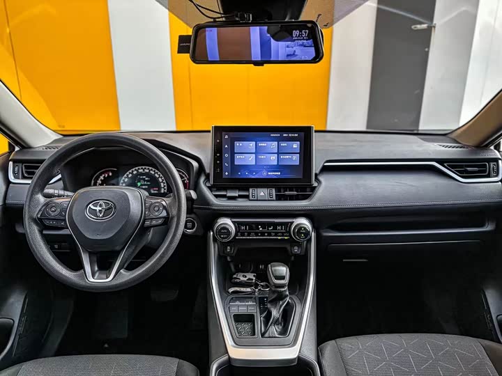 Фото 5 - Toyota RAV4