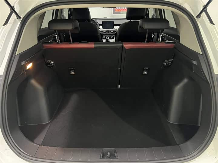 Фото 7 - Geely Coolray