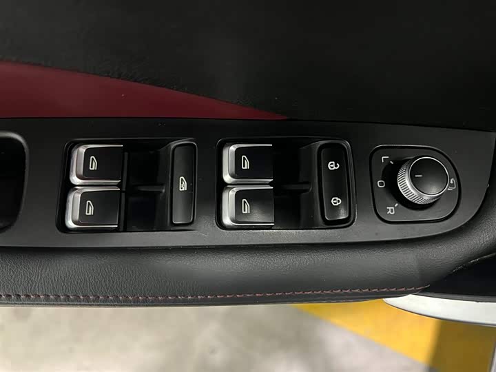 Фото 9 - Geely Coolray