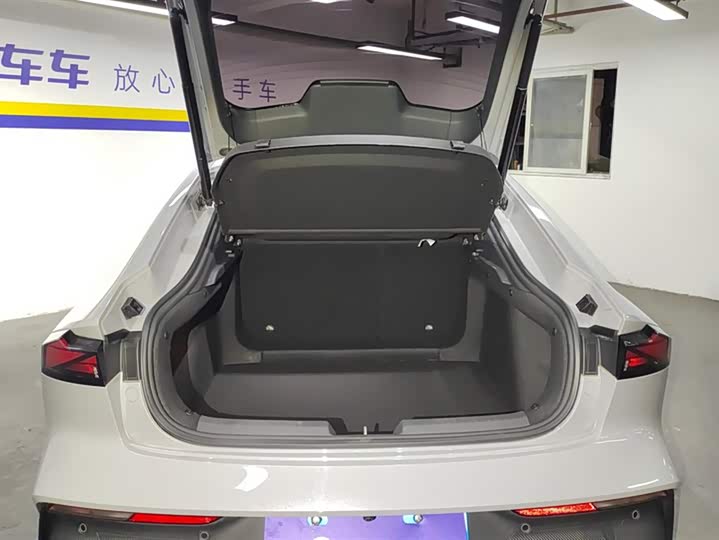 Фото 4 - Changan UNI-V