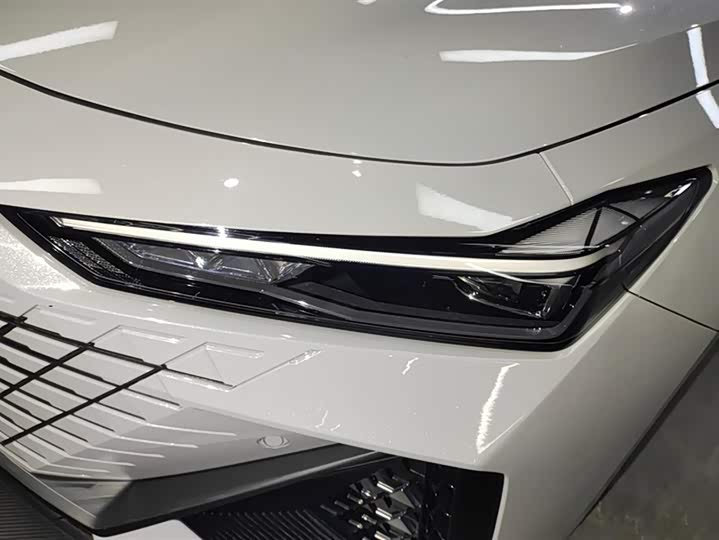 Фото 5 - Changan UNI-V