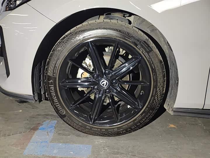 Фото 6 - Changan UNI-V