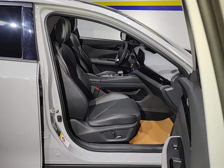 Фото 8 - Changan UNI-V