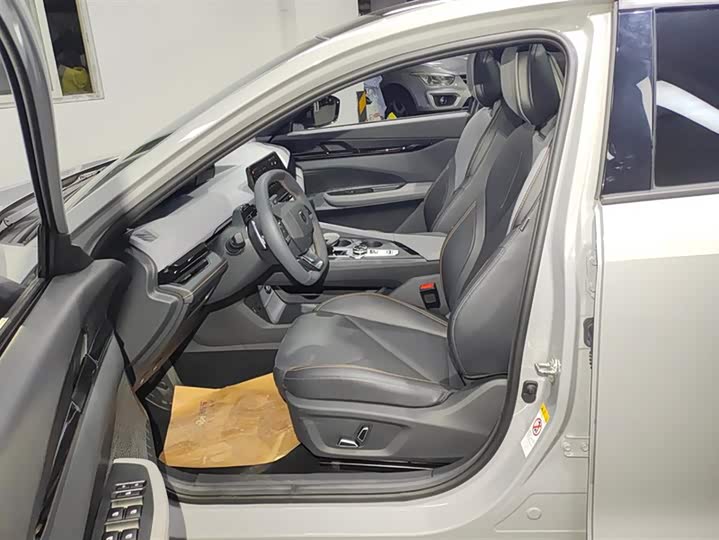 Фото 9 - Changan UNI-V