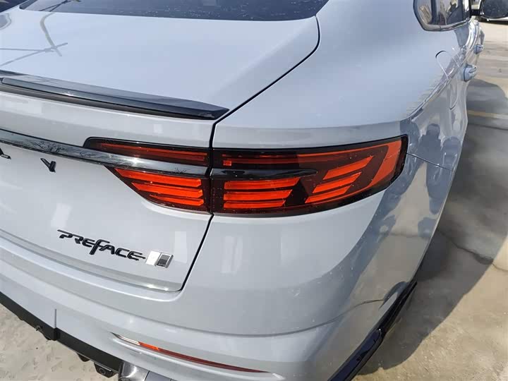 Фото 8 - Geely Preface