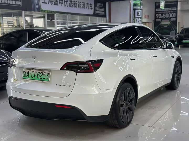 Фото 8 - Tesla Model Y