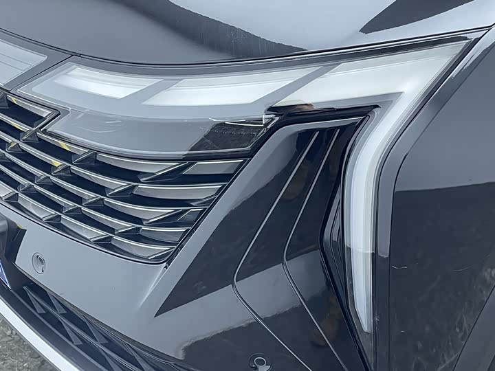 Фото 8 - Geely Atlas L