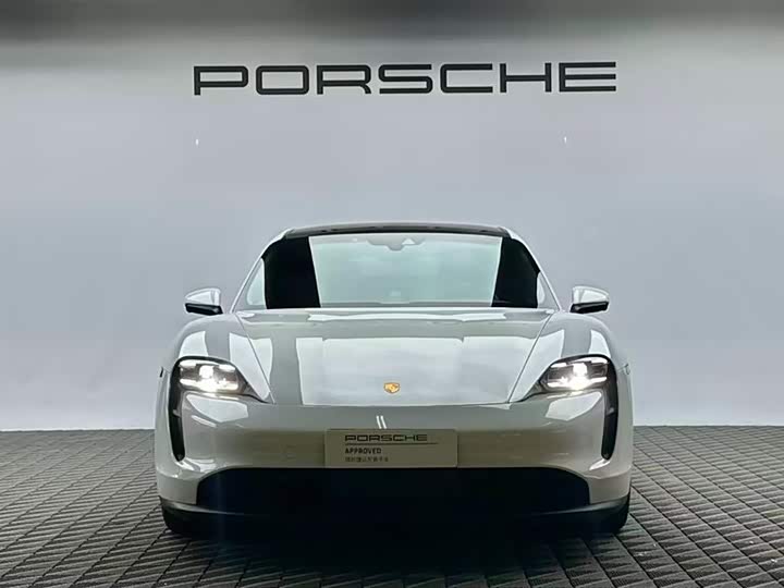 Фото 2 - Porsche Taycan