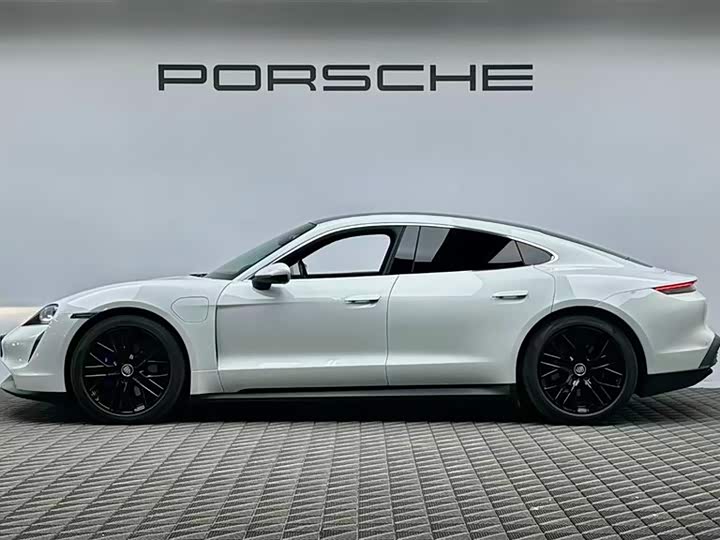 Фото 4 - Porsche Taycan