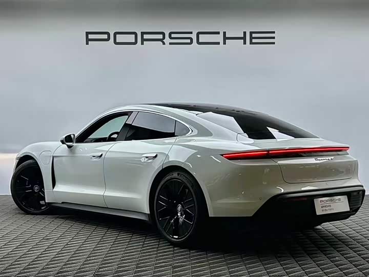 Фото 6 - Porsche Taycan