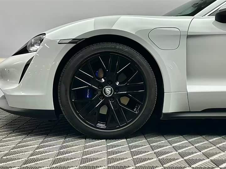 Фото 7 - Porsche Taycan