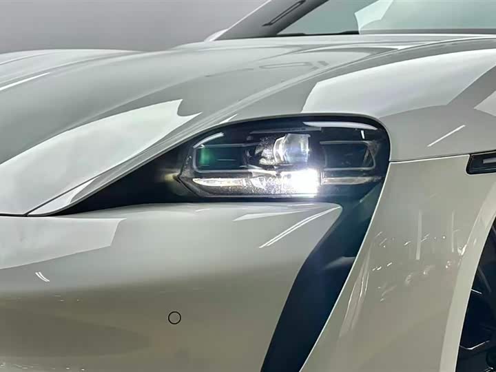 Фото 8 - Porsche Taycan