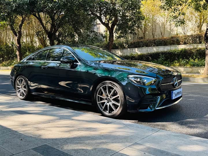 Фото 3 - Mercedes-Benz E-Class