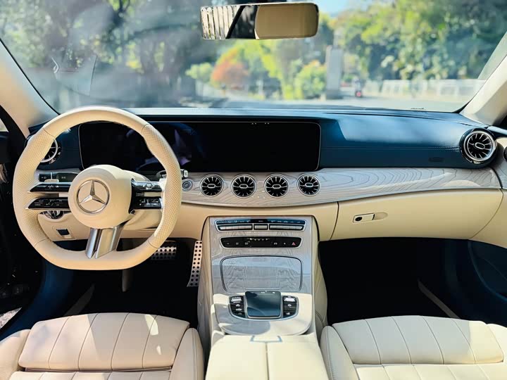 Фото 4 - Mercedes-Benz E-Class