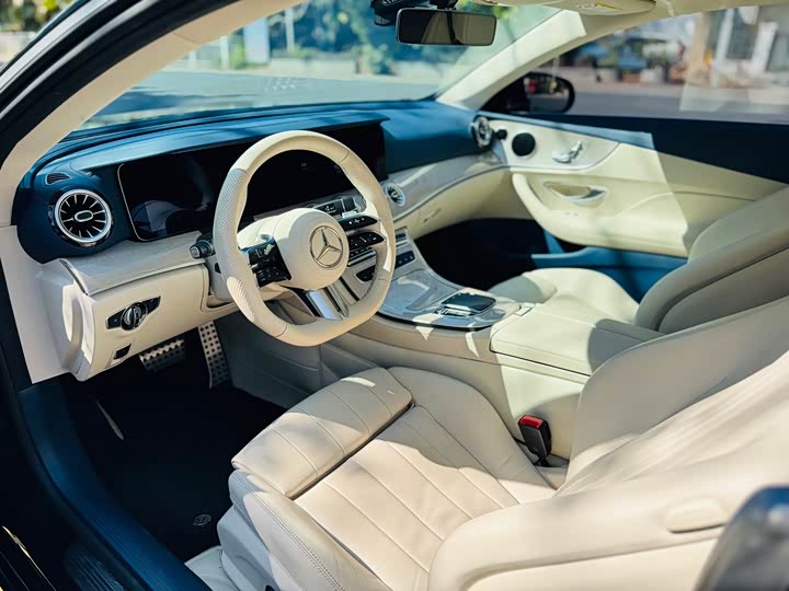 Фото 5 - Mercedes-Benz E-Class