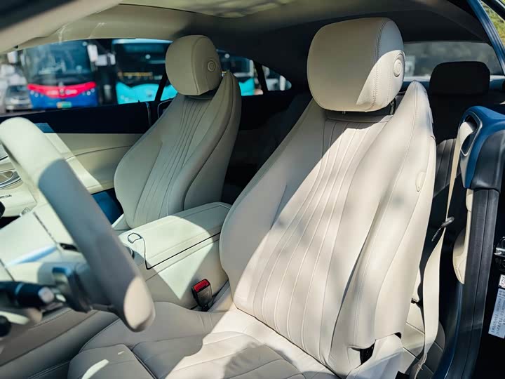 Фото 7 - Mercedes-Benz E-Class