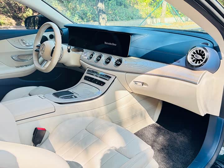 Фото 9 - Mercedes-Benz E-Class