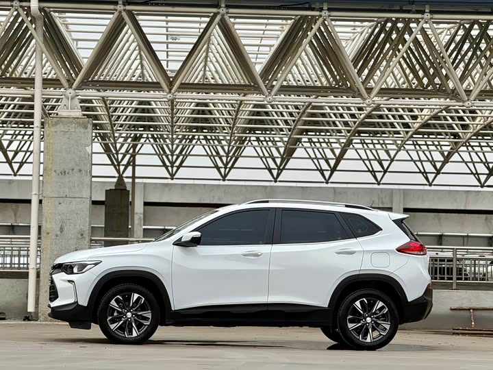 Фото 8 - Chevrolet Tracker