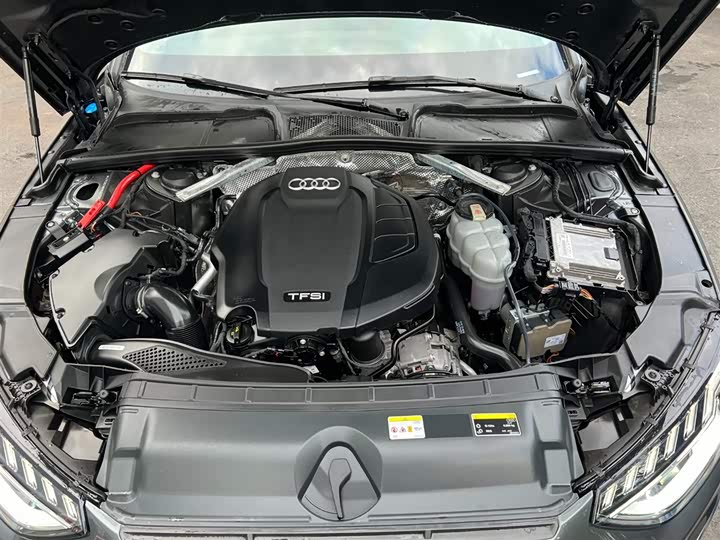 Фото 8 - Audi A4L