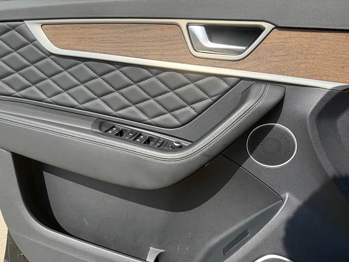 Фото 8 - Hongqi HS7