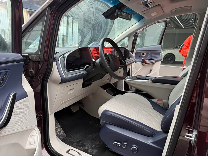 Фото 7 - Maxus G90