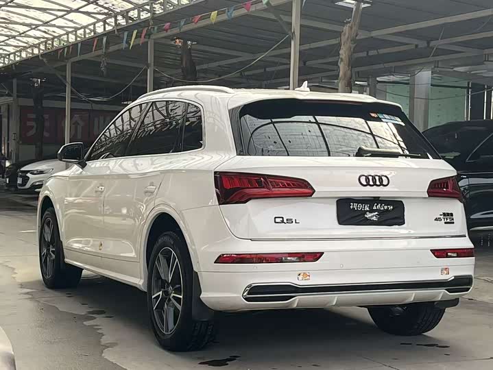 Фото 4 - Audi Q5L