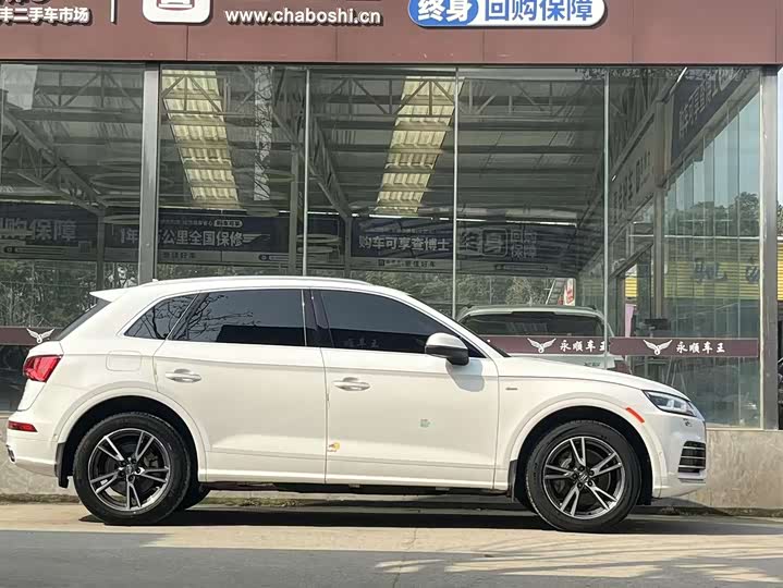 Фото 7 - Audi Q5L