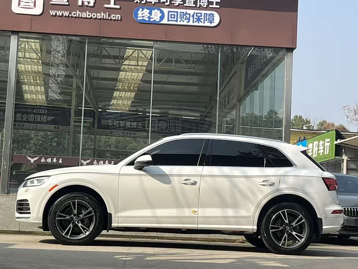 Фото 8 - Audi Q5L