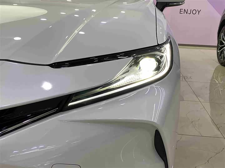 Фото 4 - Toyota Camry