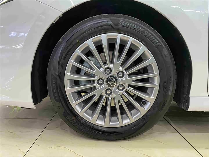 Фото 5 - Toyota Camry