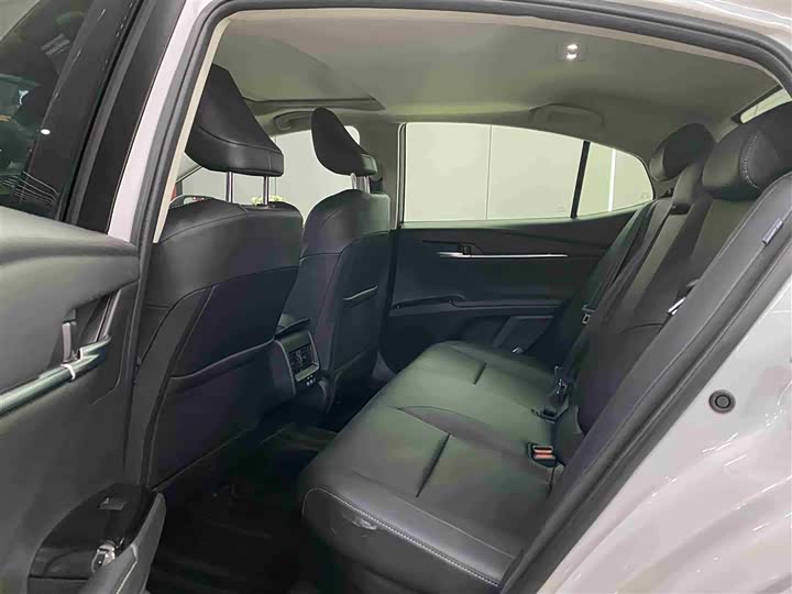 Фото 7 - Toyota Camry