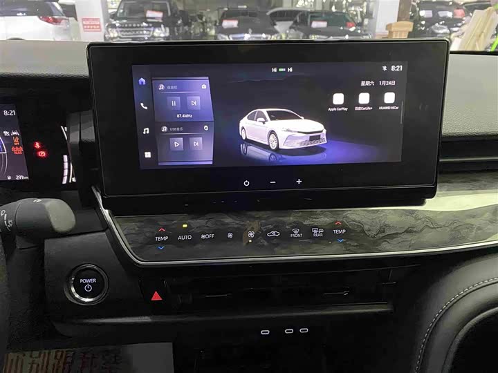 Фото 9 - Toyota Camry