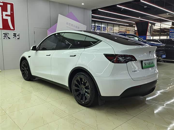 Фото 4 - Tesla Model Y