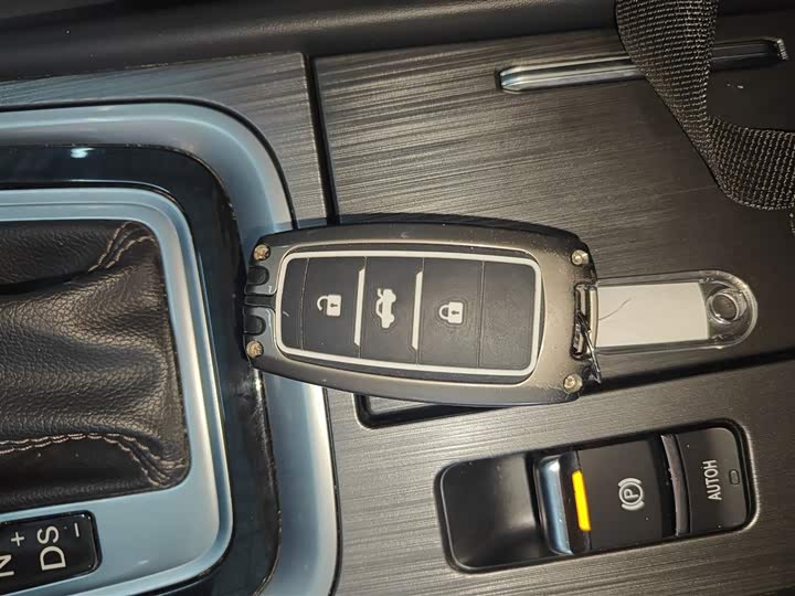 Фото 9 - Changan Raeton CC