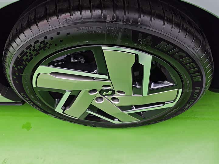 Фото 8 - Nio Onvo L90