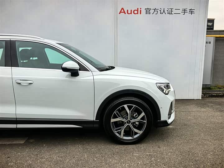 Фото 8 - Audi Q3