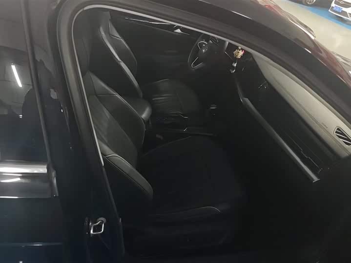 Фото 8 - Volkswagen Passat