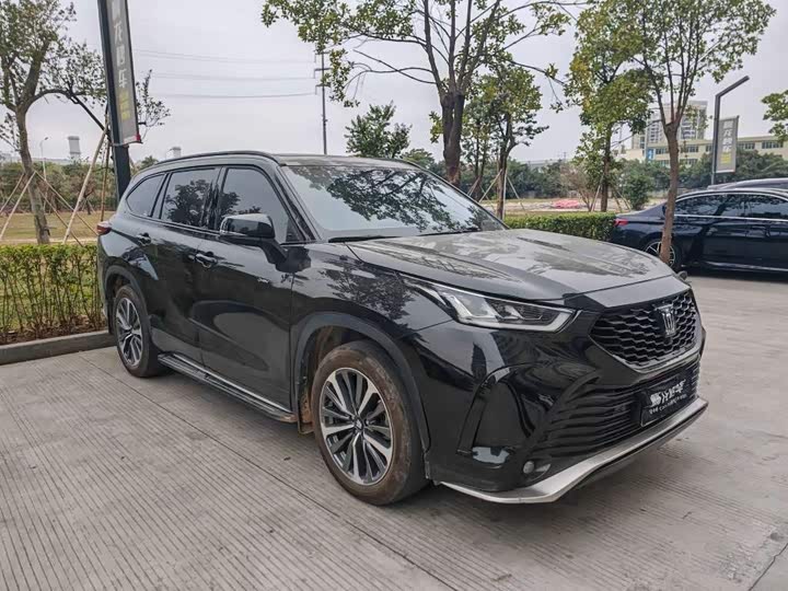 Фото 3 - Toyota Crown Kluger