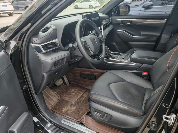 Фото 4 - Toyota Crown Kluger