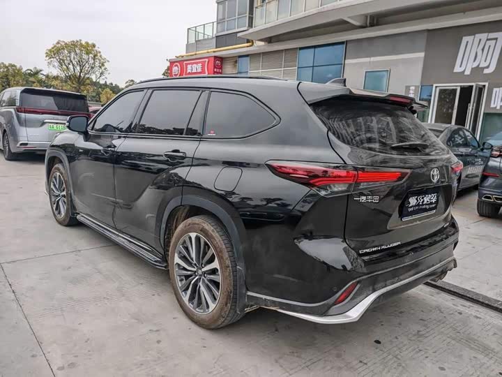 Фото 8 - Toyota Crown Kluger