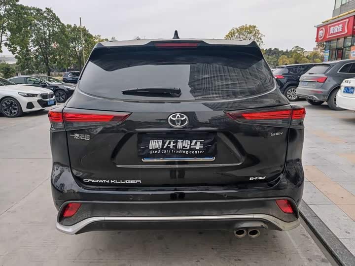 Фото 9 - Toyota Crown Kluger