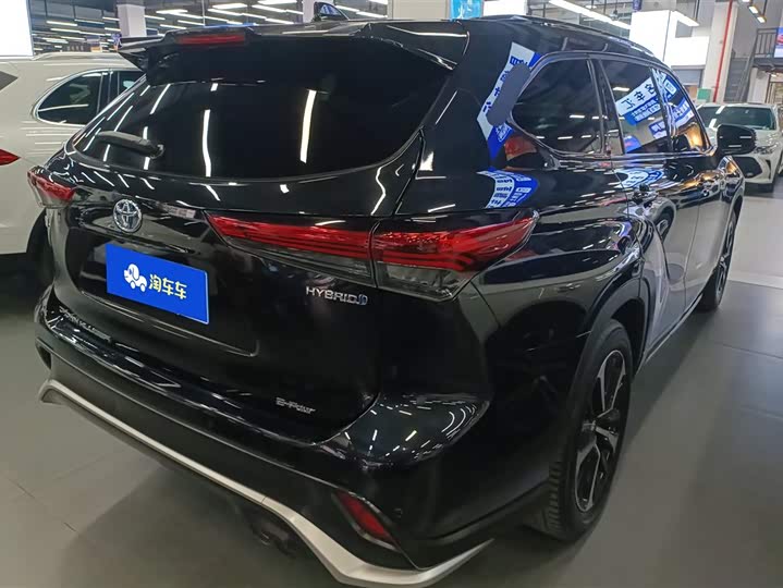 Фото 3 - Toyota Crown Kluger