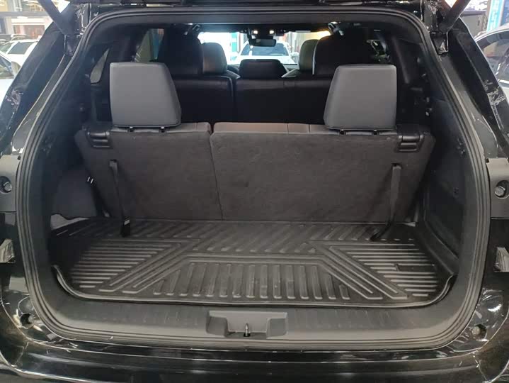 Фото 4 - Toyota Crown Kluger