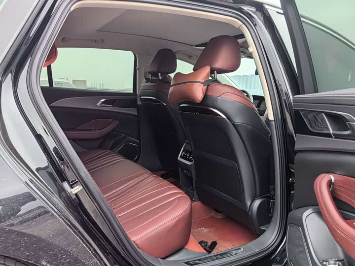 Фото 8 - Hongqi H5