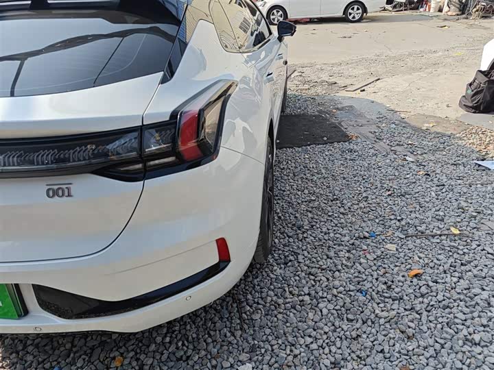 Фото 8 - Zeekr 001