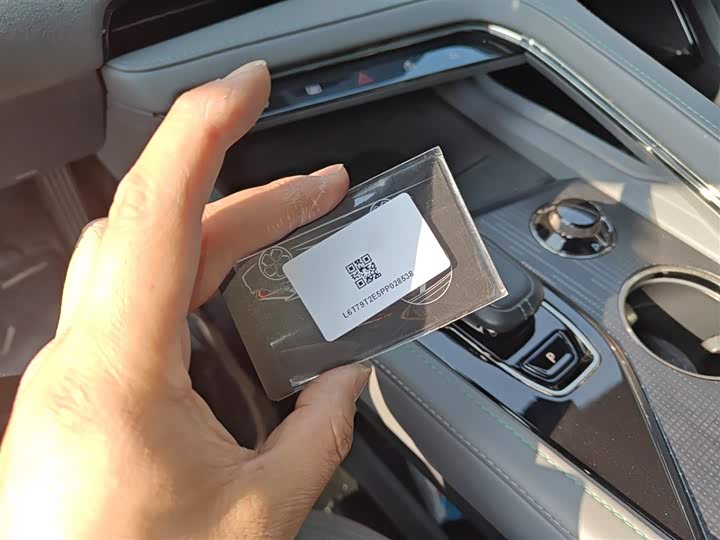 Фото 9 - Zeekr 001