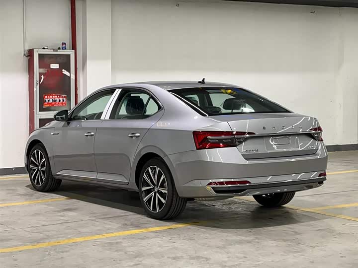 Фото 4 - Skoda Superb