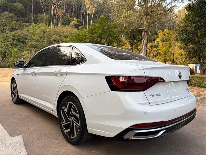 Фото 9 - Volkswagen Sagitar L