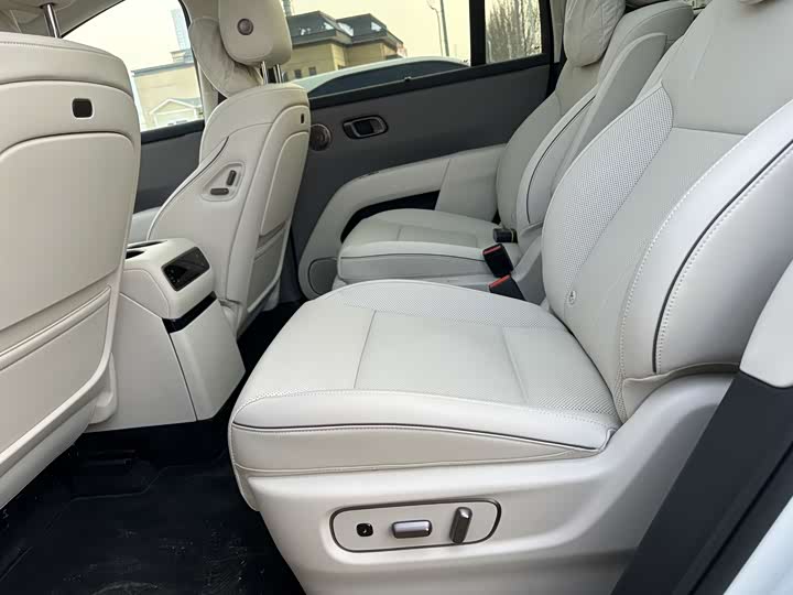 Фото 4 - LiXiang i8